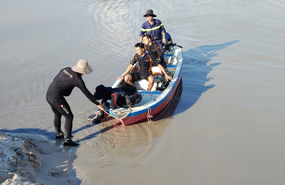 Tim kiem thi the cong nhan mat tich o Binh Duong hinh anh