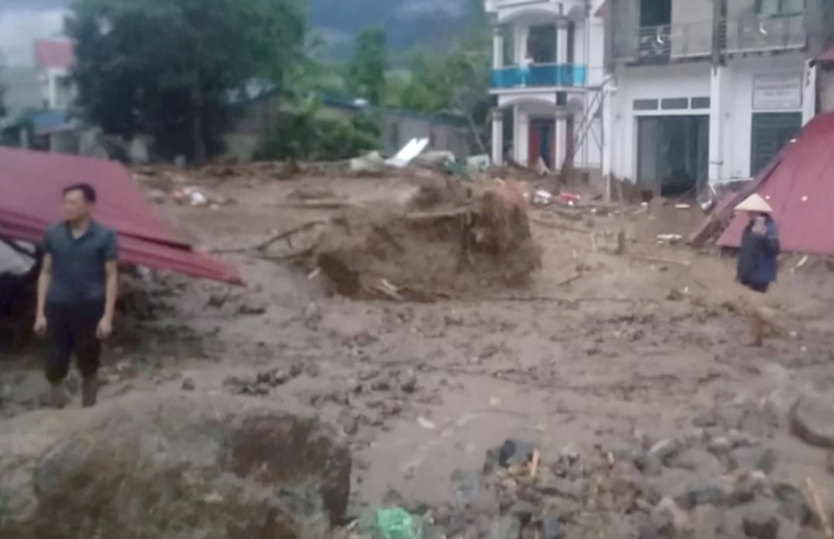 4 nguoi tu vong sau tran lu quet luc 0 gio hinh anh