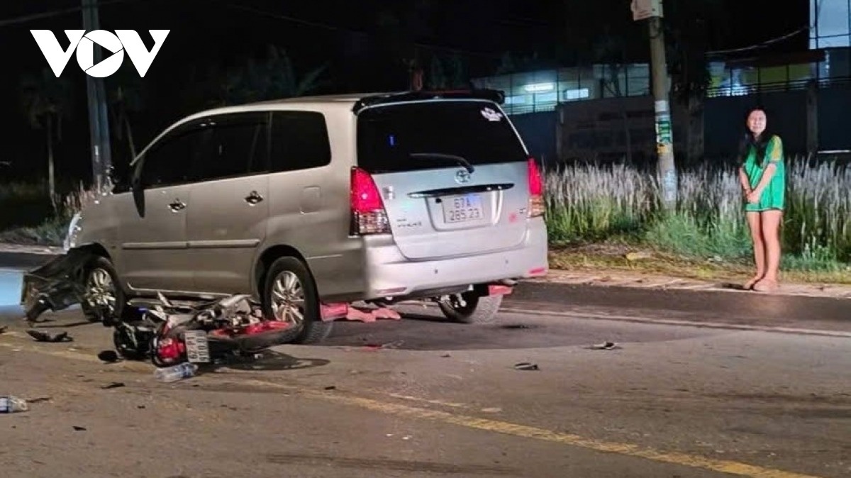 Tong vao duoi xe tai, nam thanh nien tu vong hinh anh