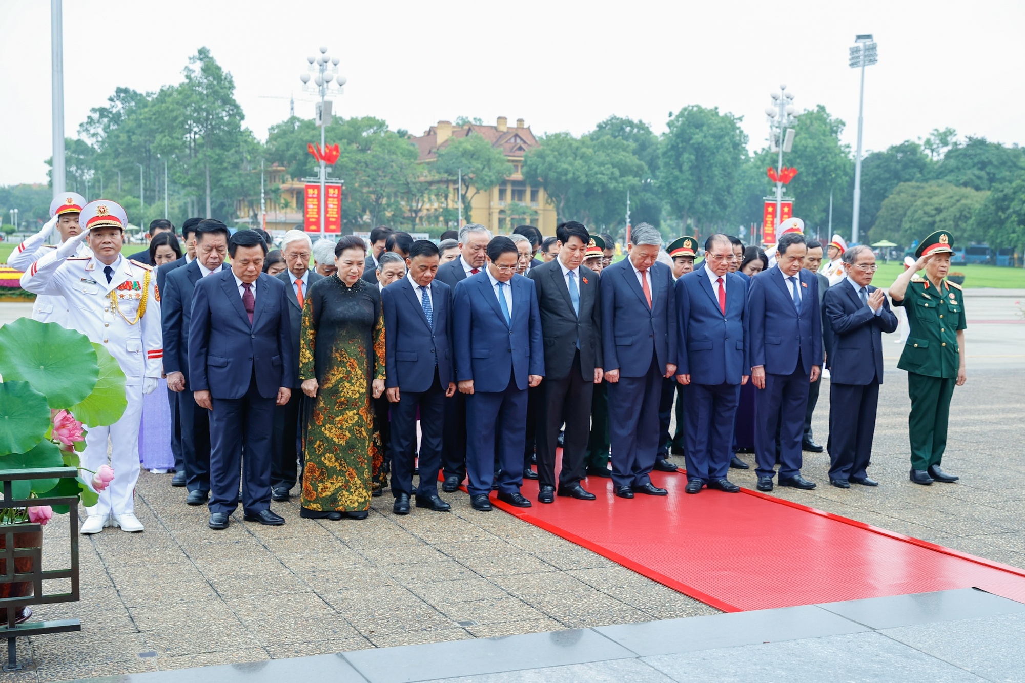 Lanh dao Dang, Nha nuoc vao Lang vieng Chu tich Ho Chi Minh hinh anh