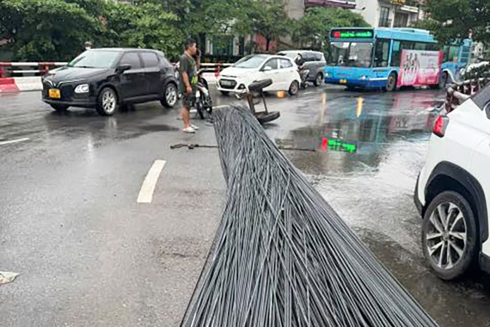 Bo sat 12m Chuong Duong anh 1