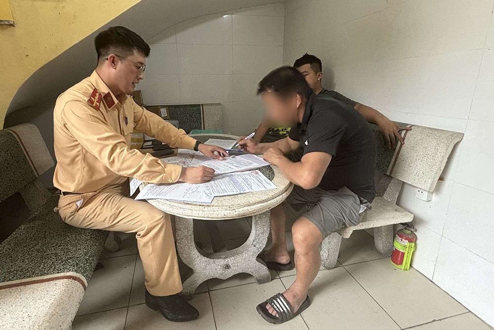 Bo sat 12m Chuong Duong anh 2