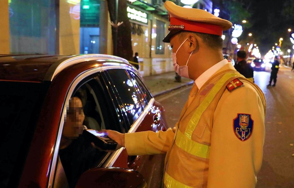 Co nen nang muc phat vi pham an toan giao thong len 200 trieu dong? hinh anh