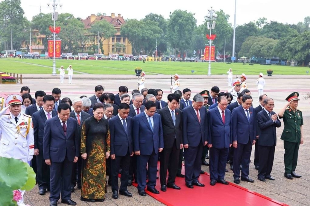Chu tich Ho Chi Minh anh 1