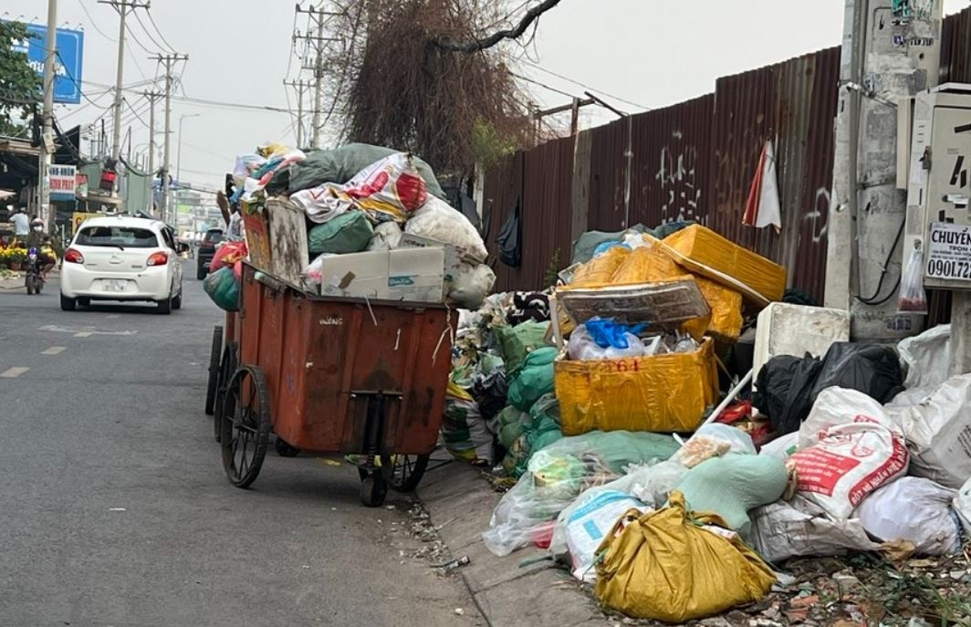 Tu 1/6, nguoi dan TP.HCM tra tien thu gom rac nhu the nao? hinh anh