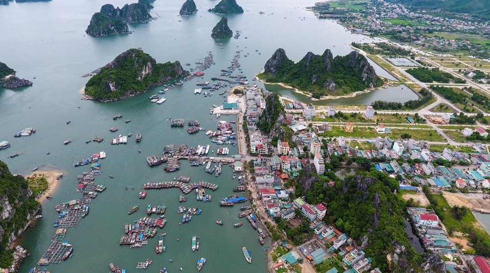 Hang chuc can bo o huyen Van Don xin nghi huu som hinh anh