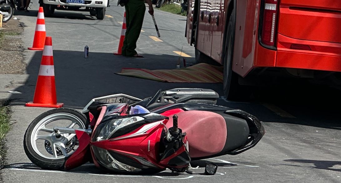 Va cham xe khach Phuong Trang, co gai 22 tuoi tu vong hinh anh