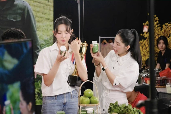 Thuy Tien va hoi chuong canh bao viec ‘muon hao quang’ kiem tien hinh anh