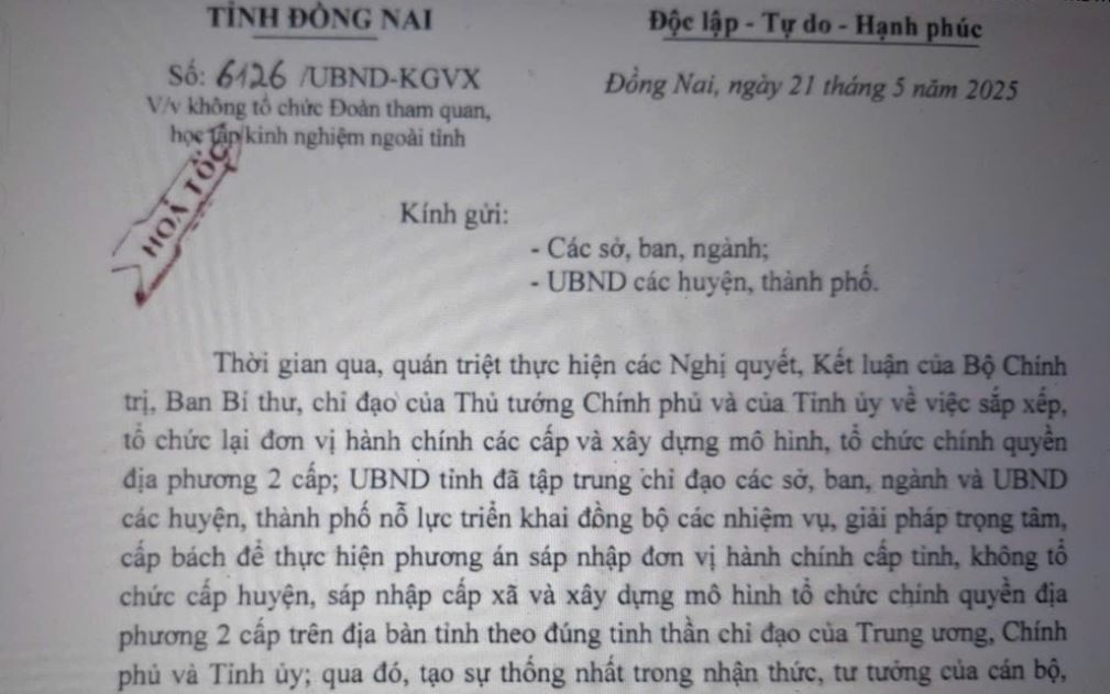 Phe binh mot chu tich huyen o Dong Nai vi cho can bo di Ha Giang hoc hinh anh