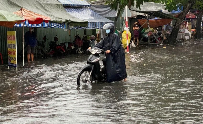 Tu chieu nay, TP.HCM mua lon, de phong thoi tiet cuc doan hinh anh