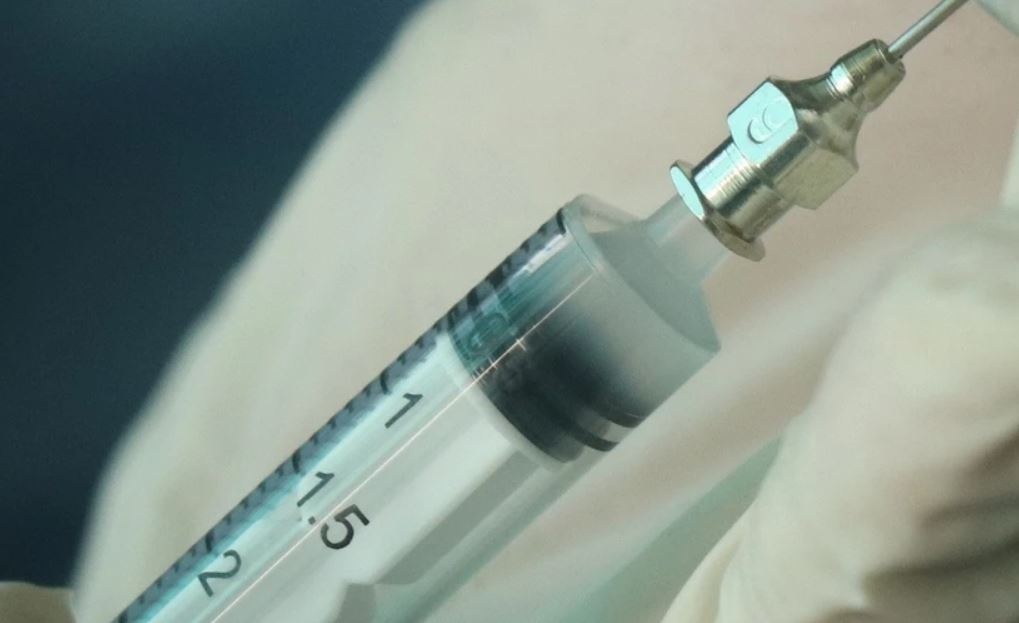 Giam dinh dung dich mau xanh trong vu dung kim tiem dam hoc sinh hinh anh