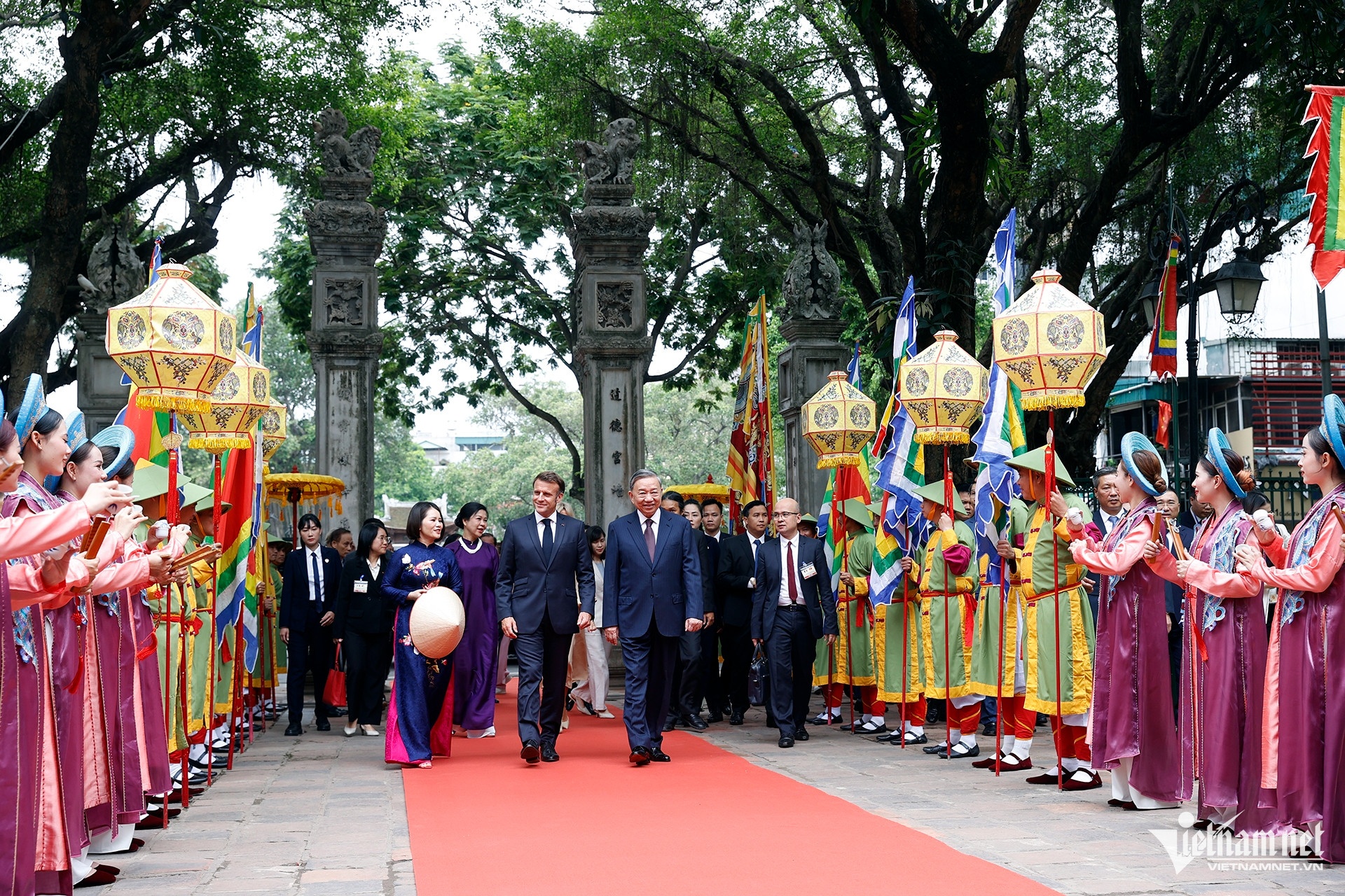 Tong thong Phap Emmanuel Macron anh 1