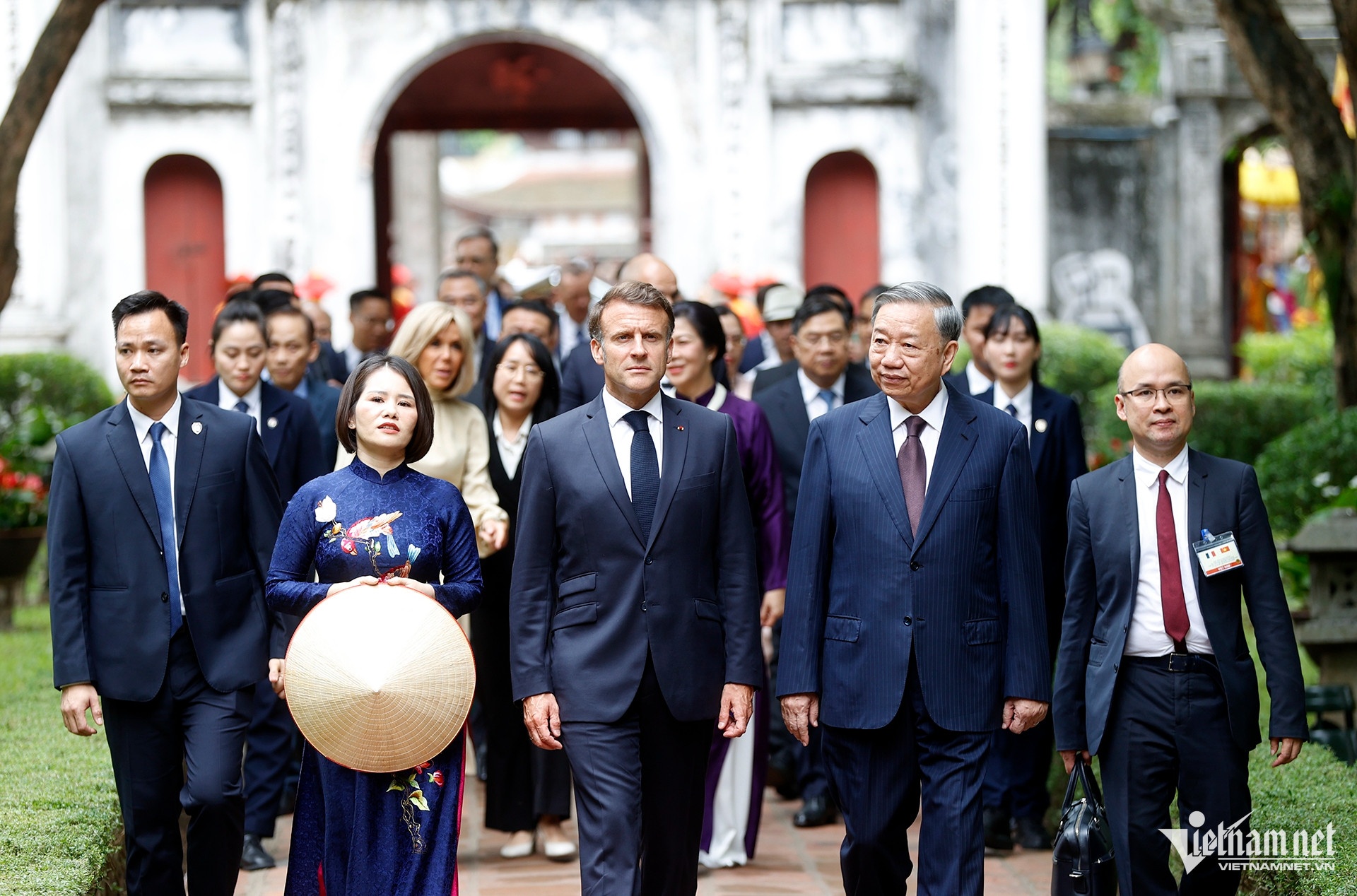 Tong thong Phap Emmanuel Macron anh 2