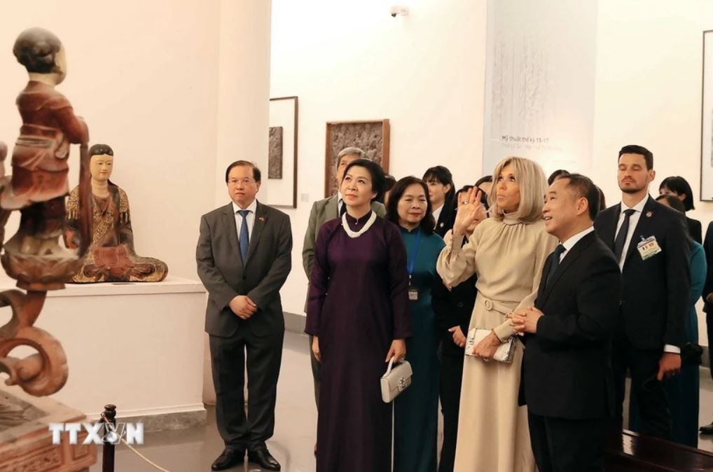 Ngo Phuong Ly Brigitte Macron anh 1