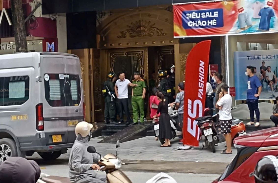 Cong an kham xet 3 ngoi nha lien quan dai ca giang ho o Thanh Hoa hinh anh