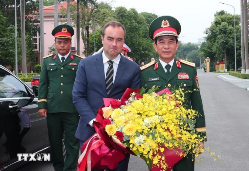 Bo truong Quan doi Phap anh 2