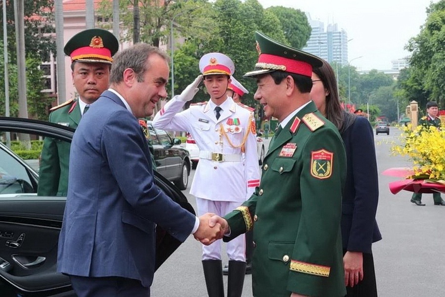 Dai tuong Phan Van Giang tiep Bo truong Quan doi Phap hinh anh