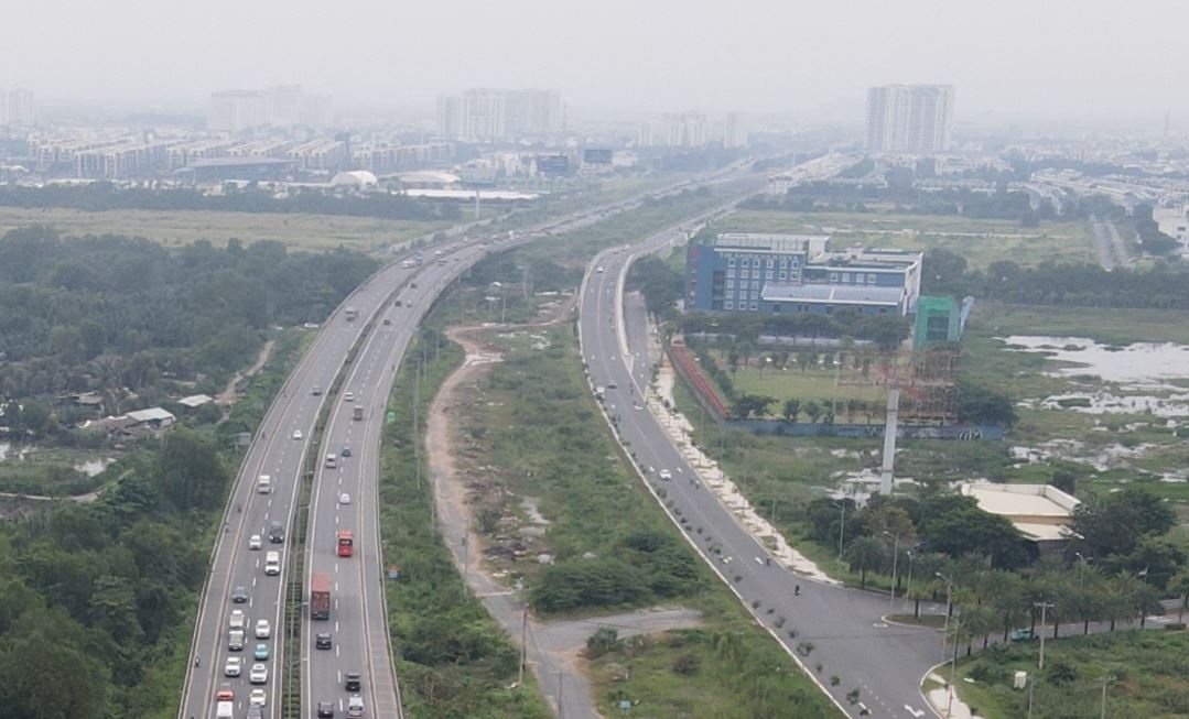 Xe may bi cam tuyet doi vao cao toc TP.HCM - Long Thanh - Dau Giay hinh anh