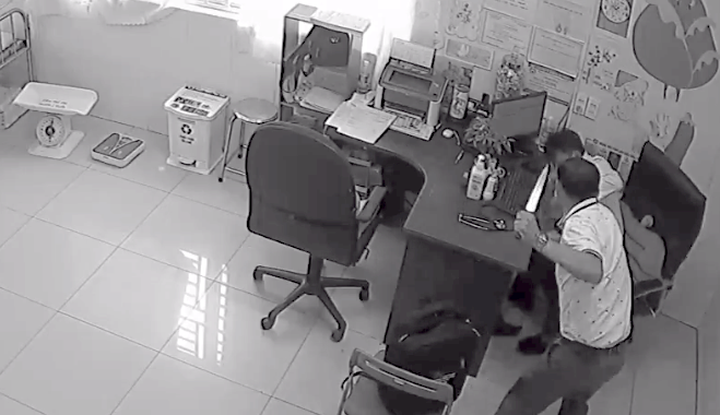 Bac si dam dong nghiep anh 1