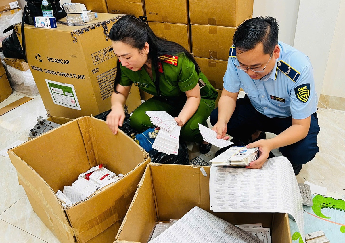 Hoa hau Thuy Tien anh 2