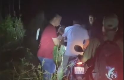 Can canh cong an bat giu ke phong hoa dot nha dan o Bac Giang hinh anh