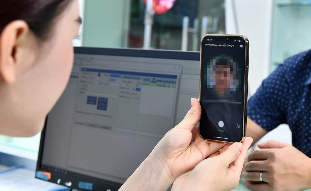 Anh 'vali chua 15 ty tien mat o hai quan' khien nguoi nhan nhu mat hon hinh anh