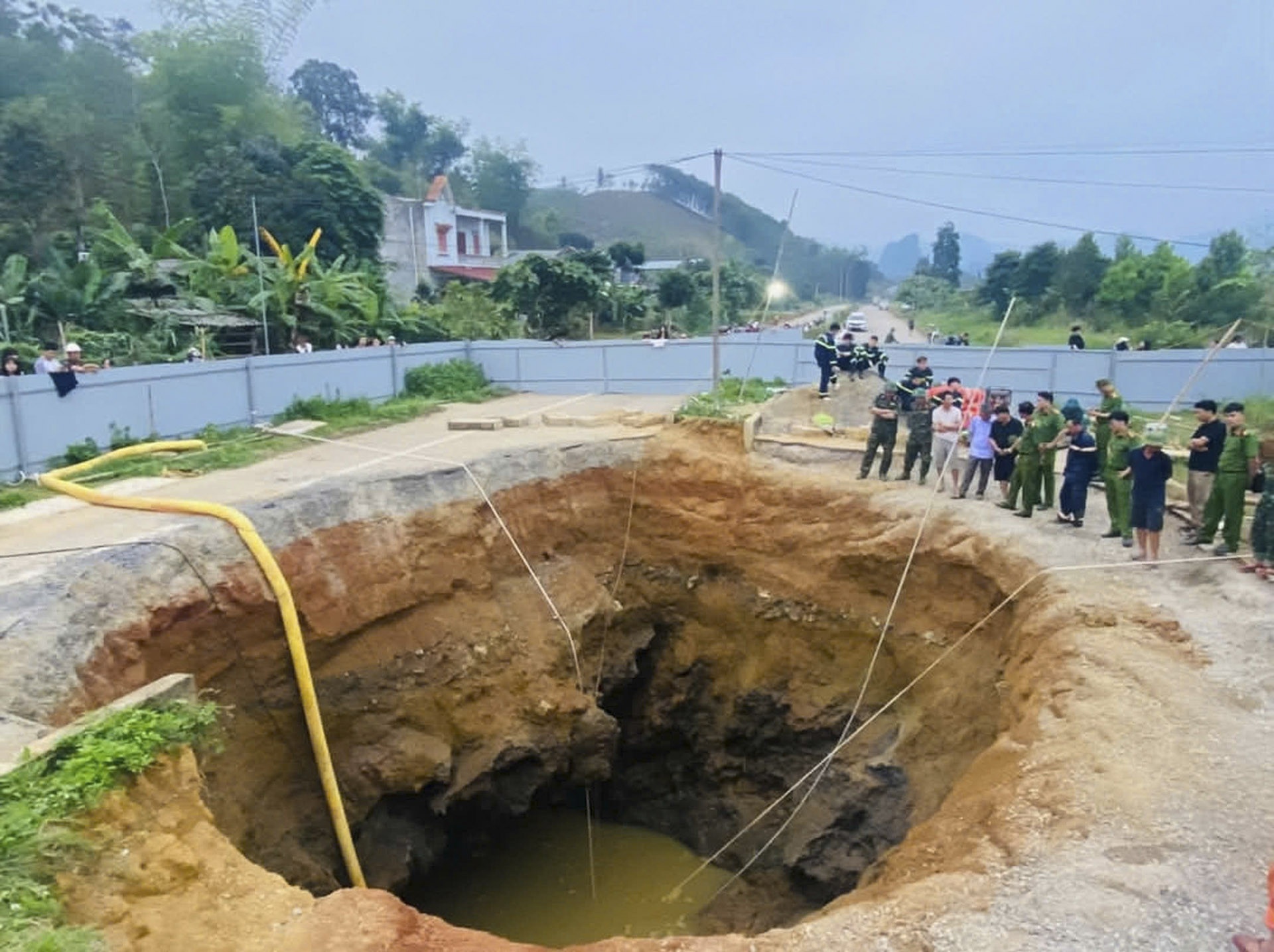 Ho tu than Bac Kan anh 3