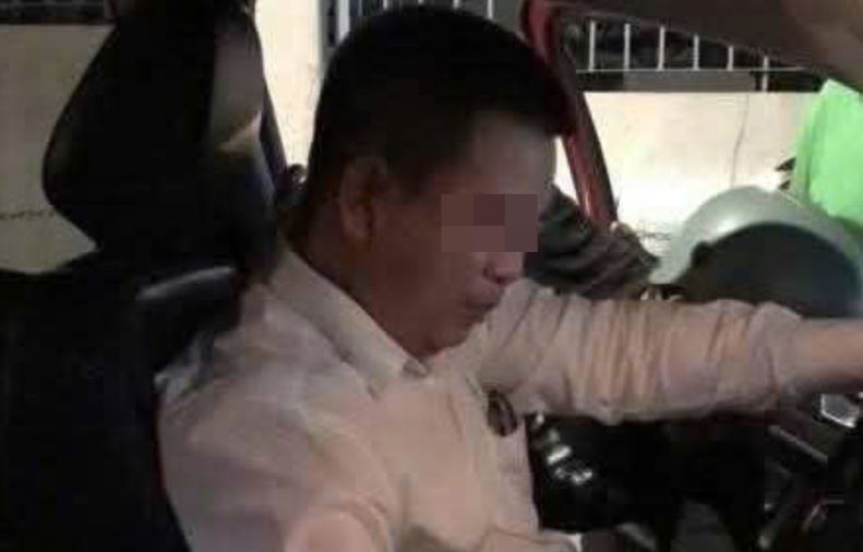 Oto tong hai xe may o Dong Nai, tai xe loang choang buoc ra hinh anh