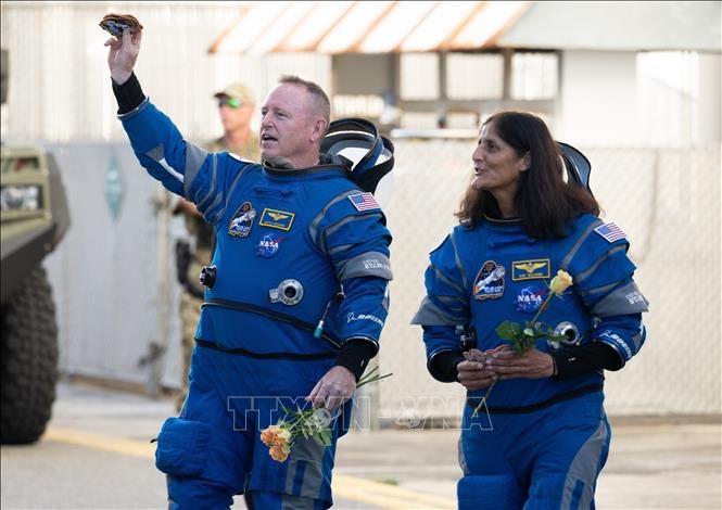 Thong tin moi ve 2 phi hanh gia tung mac ket tren vu tru suot 9 thang hinh anh