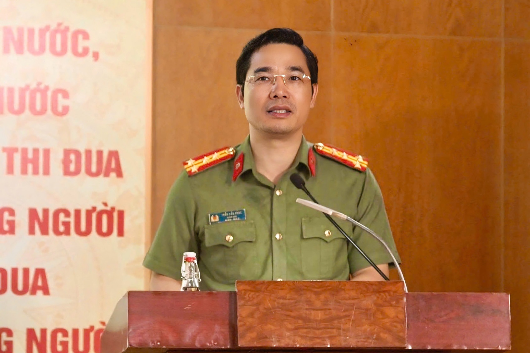 cong an nghi uu anh 1