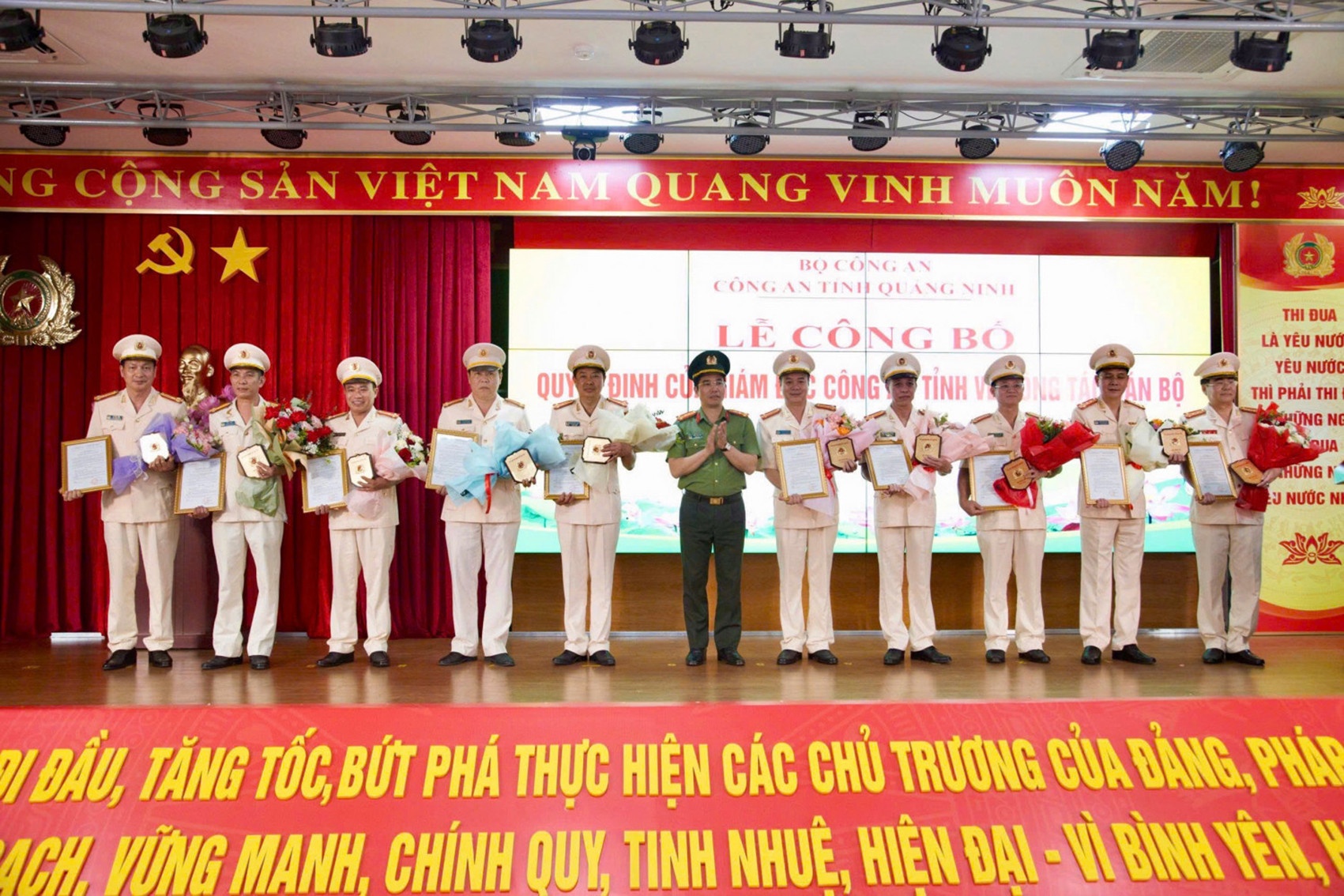 cong an nghi uu anh 2