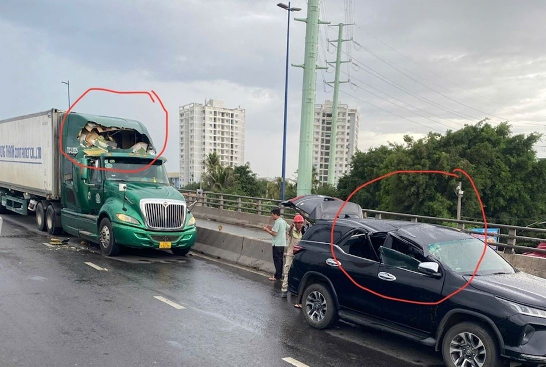 Nguyen nhan can cau nga de hai oto o TP.HCM hinh anh