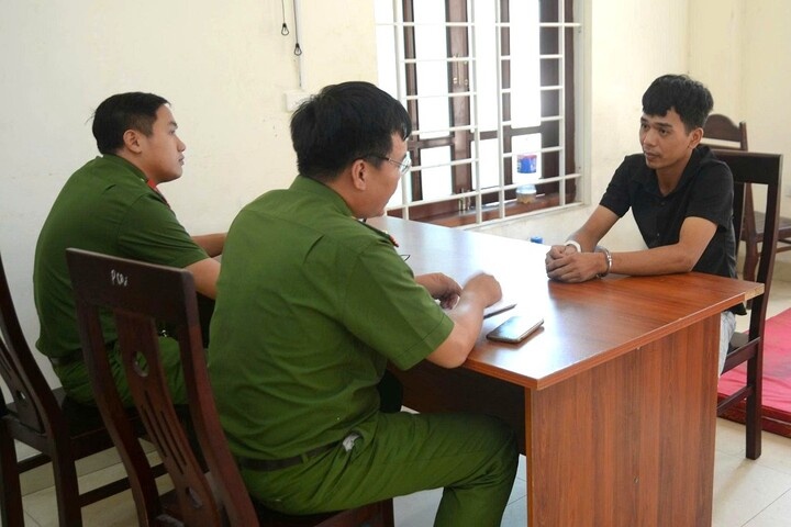 Nguyen Khac Nhat bat coc anh 1