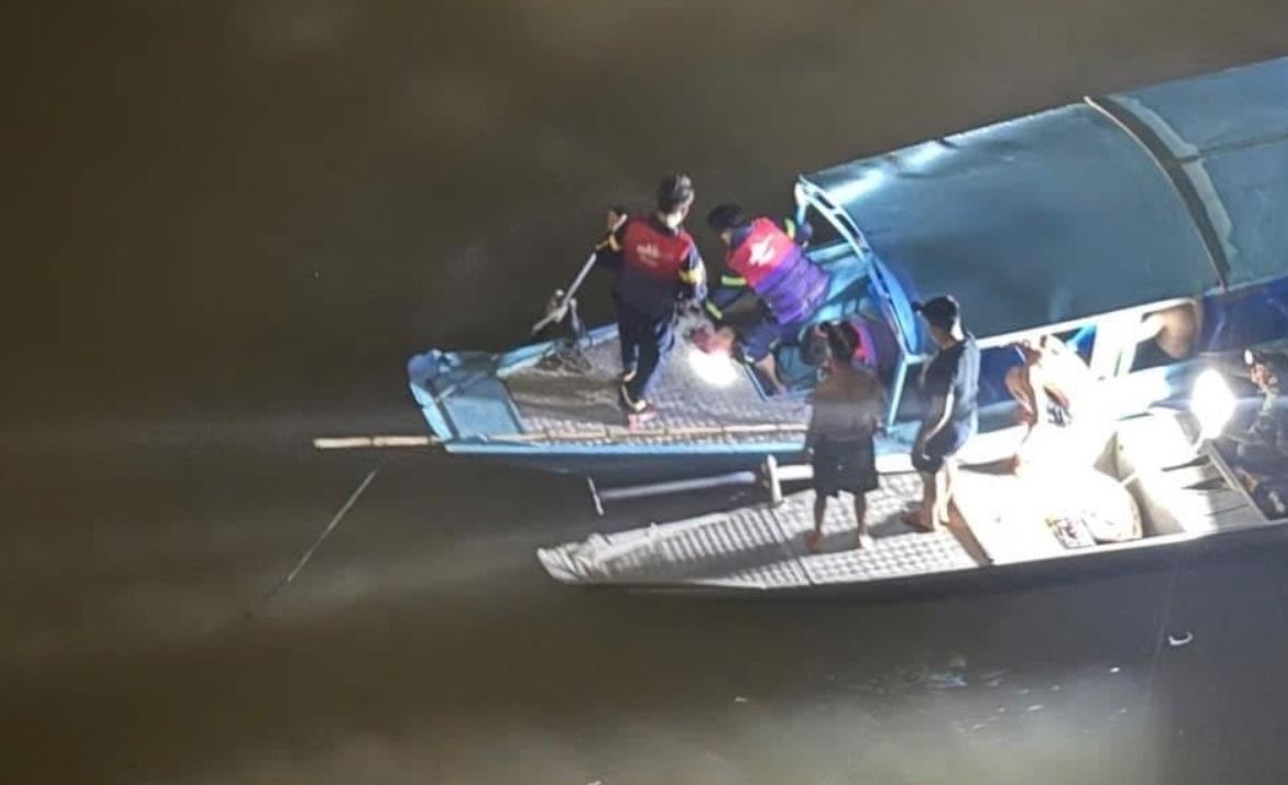 Trang dem tim thanh nien nghi nhay cau o Quang Binh hinh anh