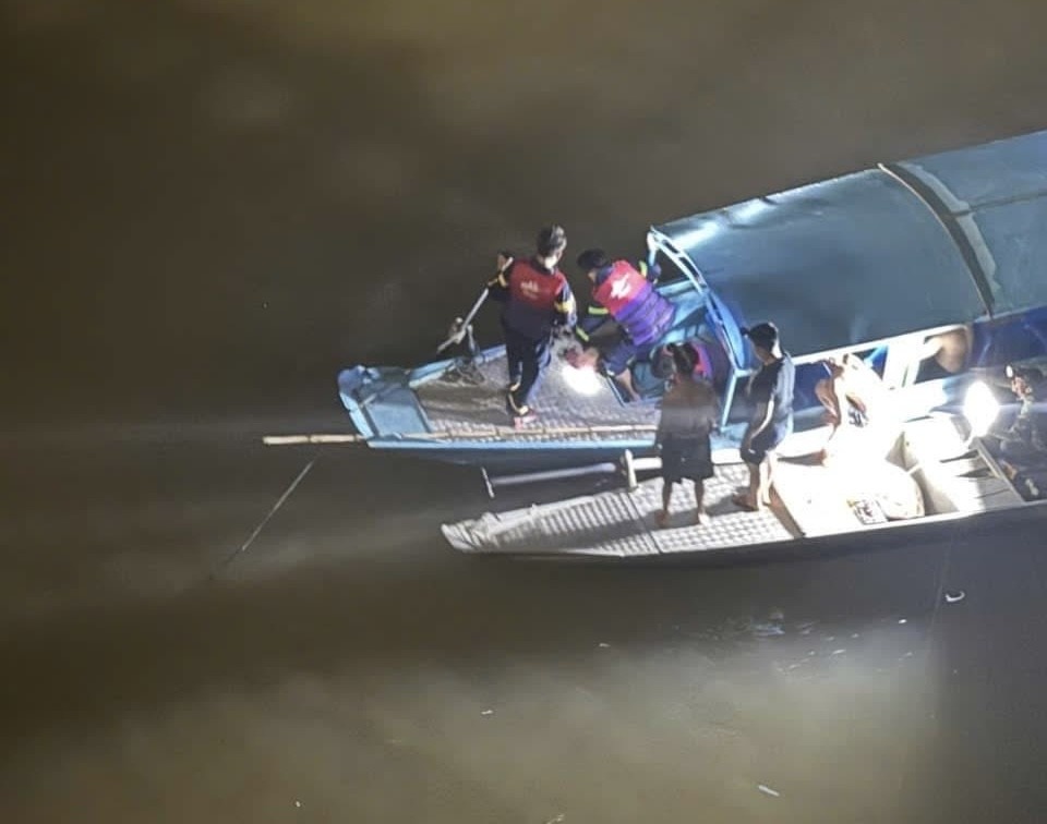 Thanh nien nhay cau anh 3