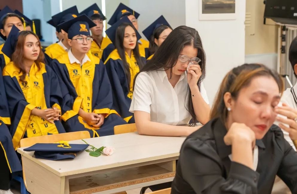 Ghe trong tot nghiep TP.HCM anh 2