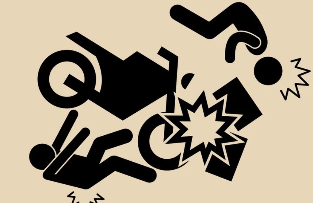 Hai sinh vien nuoc ngoai gay tai nan moto, mot nguoi tu vong hinh anh