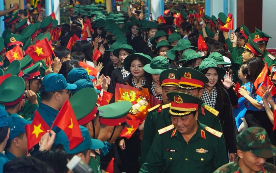 Luc luong can bo, chien si len tau ra Bac dieu binh 80 nam Quoc khanh hinh anh