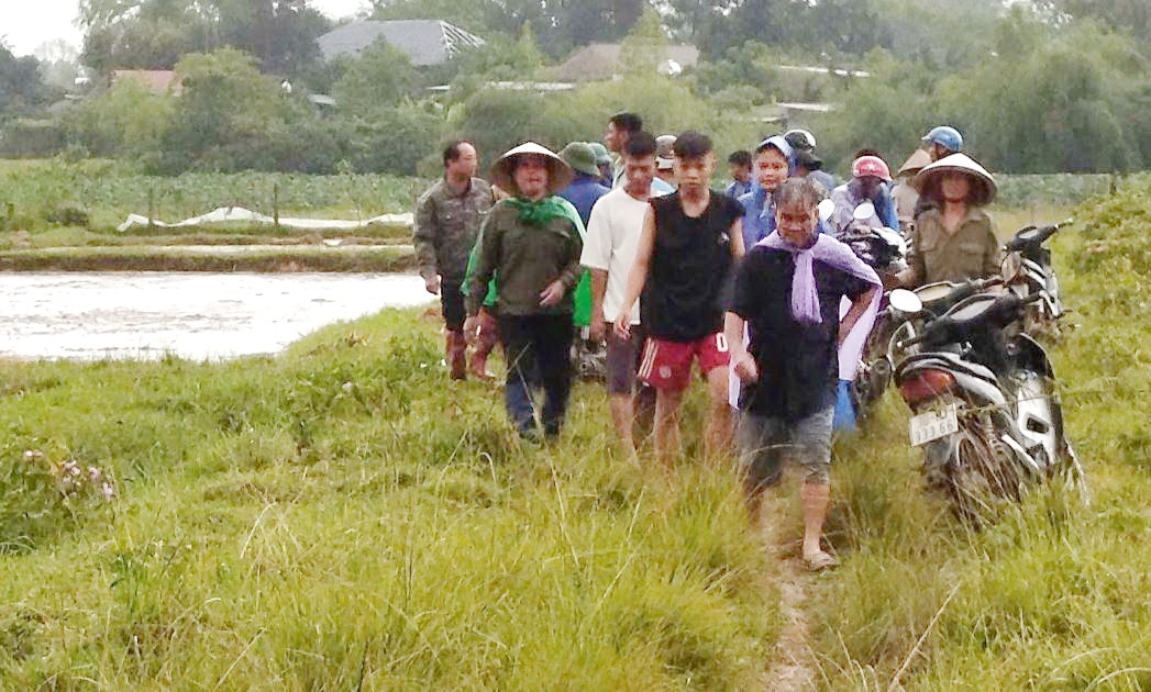 Dang gieo ma, nguoi dan ong bi set danh tu vong hinh anh