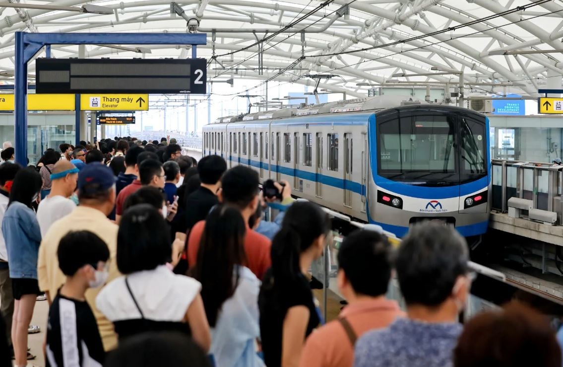 Mien phi di metro TP.HCM den het nam 2025 cho nhung ai? hinh anh