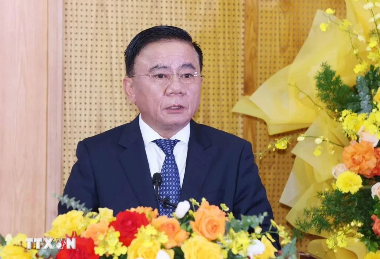 Lai Xuan Mon Tuyen giao anh 1
