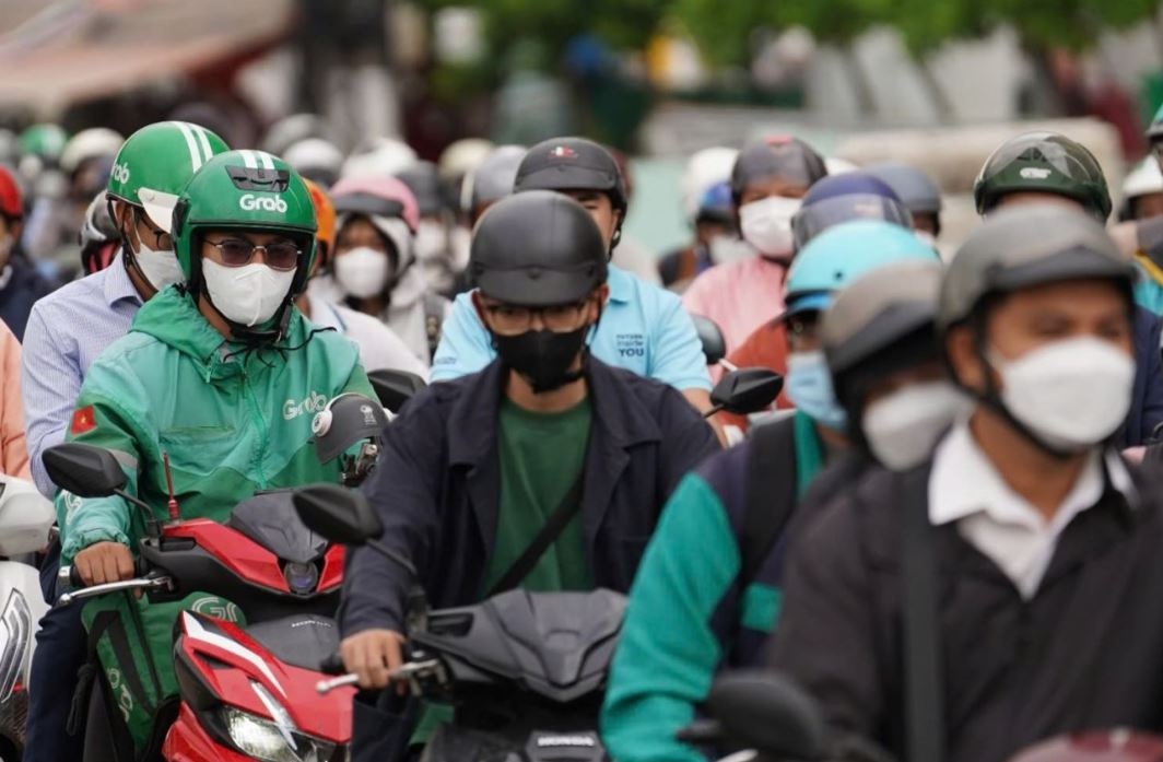 TP.HCM: Cam xe may vao duong dan cao toc, giao thong hon loan hinh anh