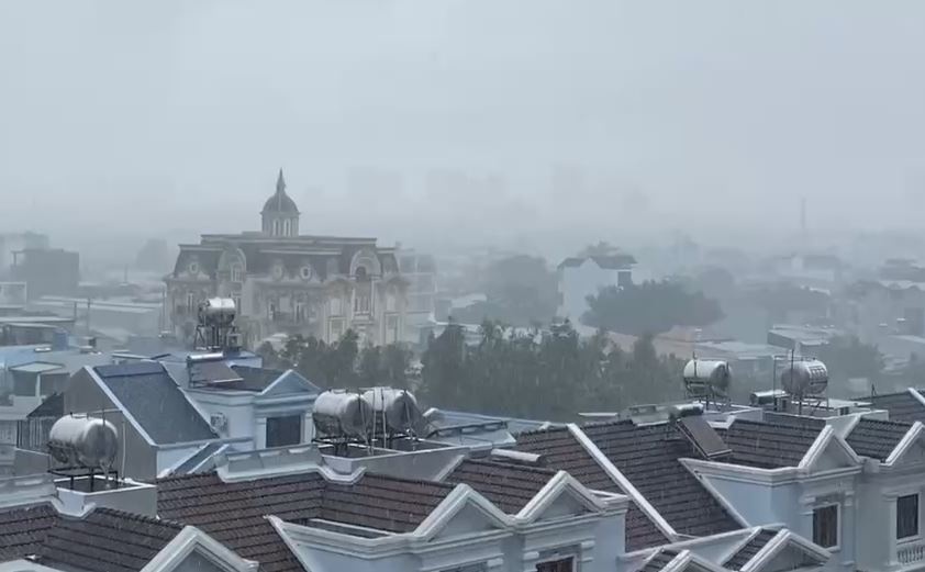 Mua lon o quan 8, TP.HCM sang 10/6 hinh anh