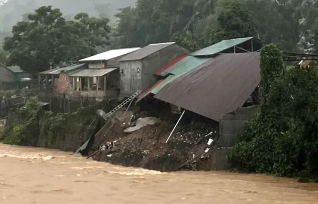 Mua lu tai mien Trung lam 6 nguoi chet va mat tich hinh anh