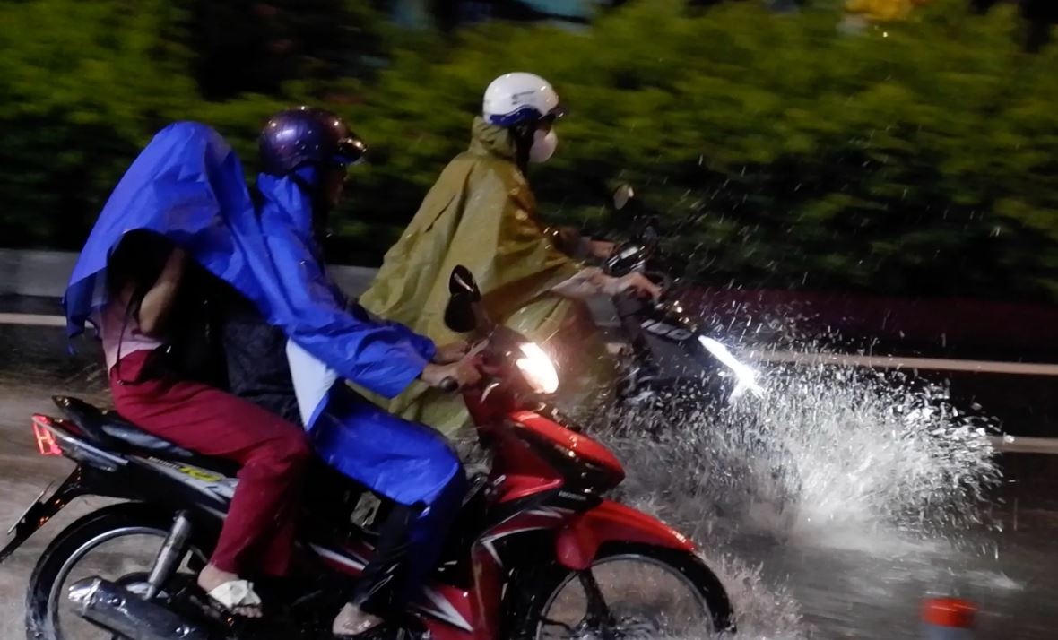 Bao so 1 anh huong gian tiep, Nam bo mua dong dien rong hinh anh