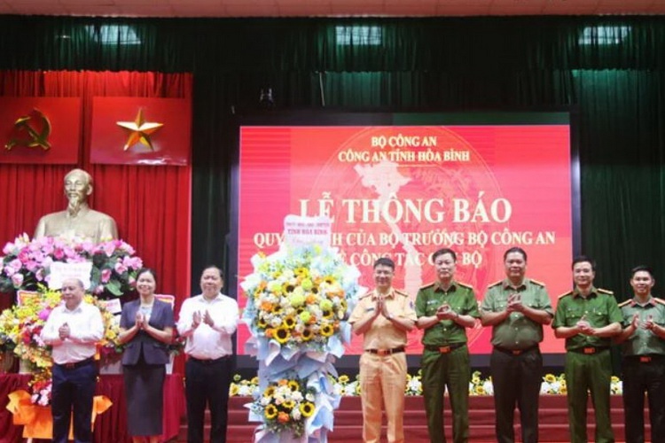 Giam doc Cong an tinh Hoa Binh lam Cuc truong Cuc Canh sat giao thong hinh anh