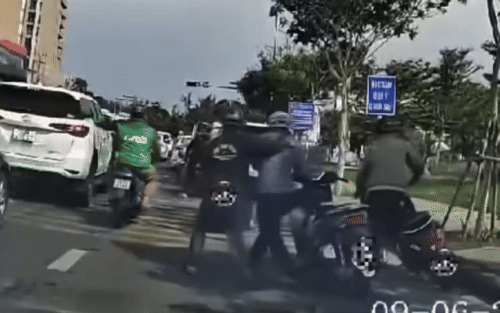 Cong an Da Nang ap bat cac doi tuong buon ma tuy nhu phim hanh dong hinh anh