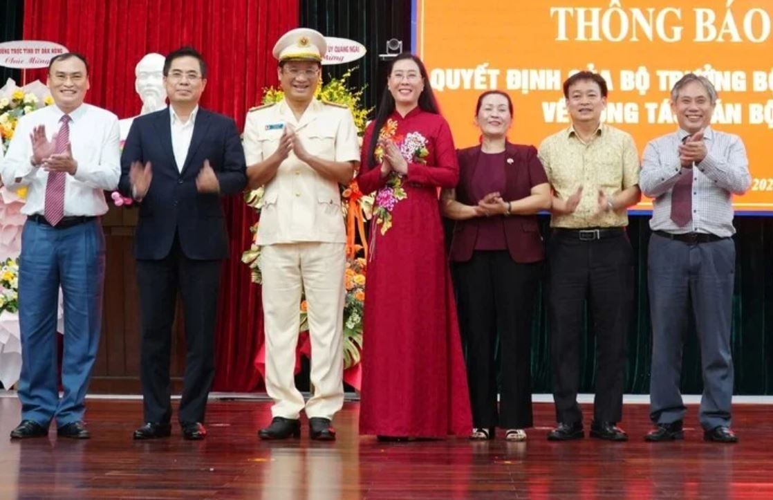 Dai ta Ho Song An lam Giam doc Cong an tinh Quang Ngai hinh anh