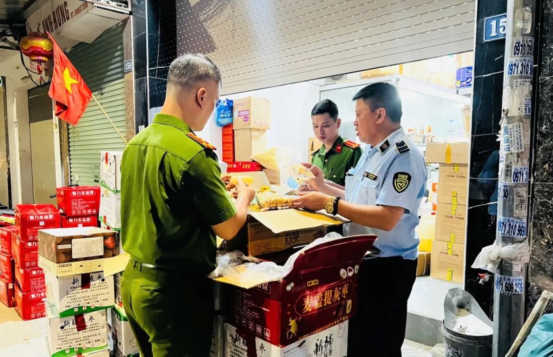 Cong an noi ve tinh trang cua hang o La Phu dong cua khong buon ban hinh anh