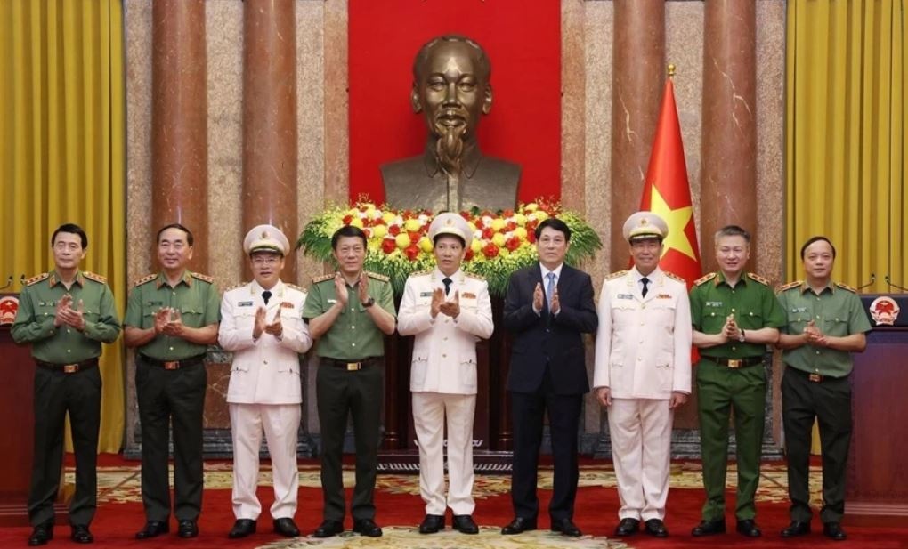 Trao quyet dinh thang cap Thuong tuong cho lanh dao Bo Cong an hinh anh